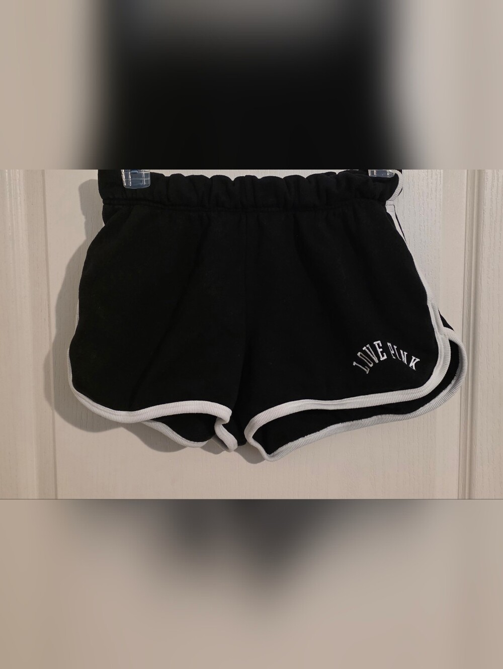 VICTORIA SECRET - LOVE PINK SWEATSHORTS (BLACK)